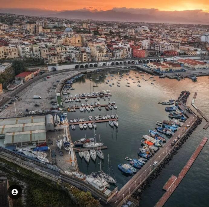Sostaoplontina Casa Vacanza Торре-Аннунциата Экстерьер фото